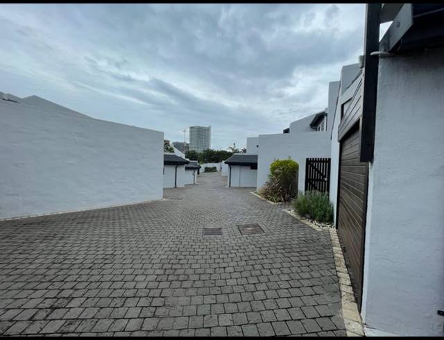 2 BEDROOM TOWNHOUSE FOR SALE IN UMHLANGA CENTRAL